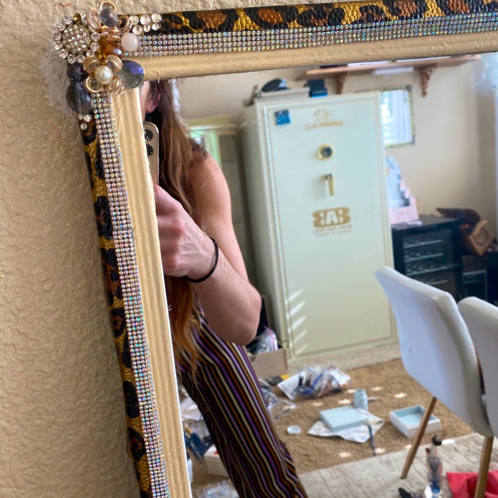 Animal print body mirror